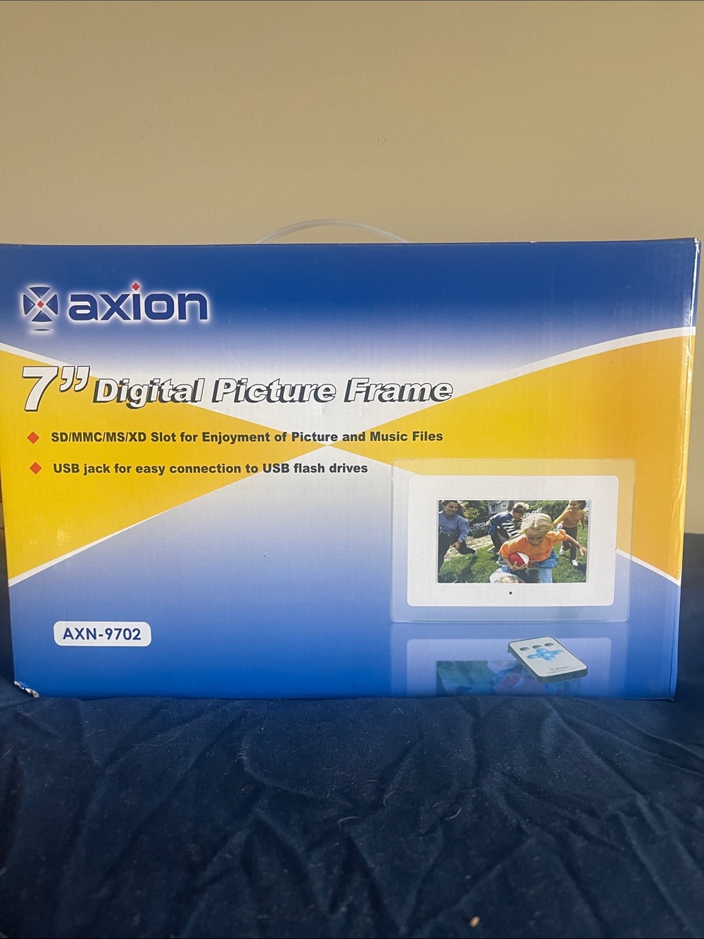 Axion 7" Digital Picture Frame - White